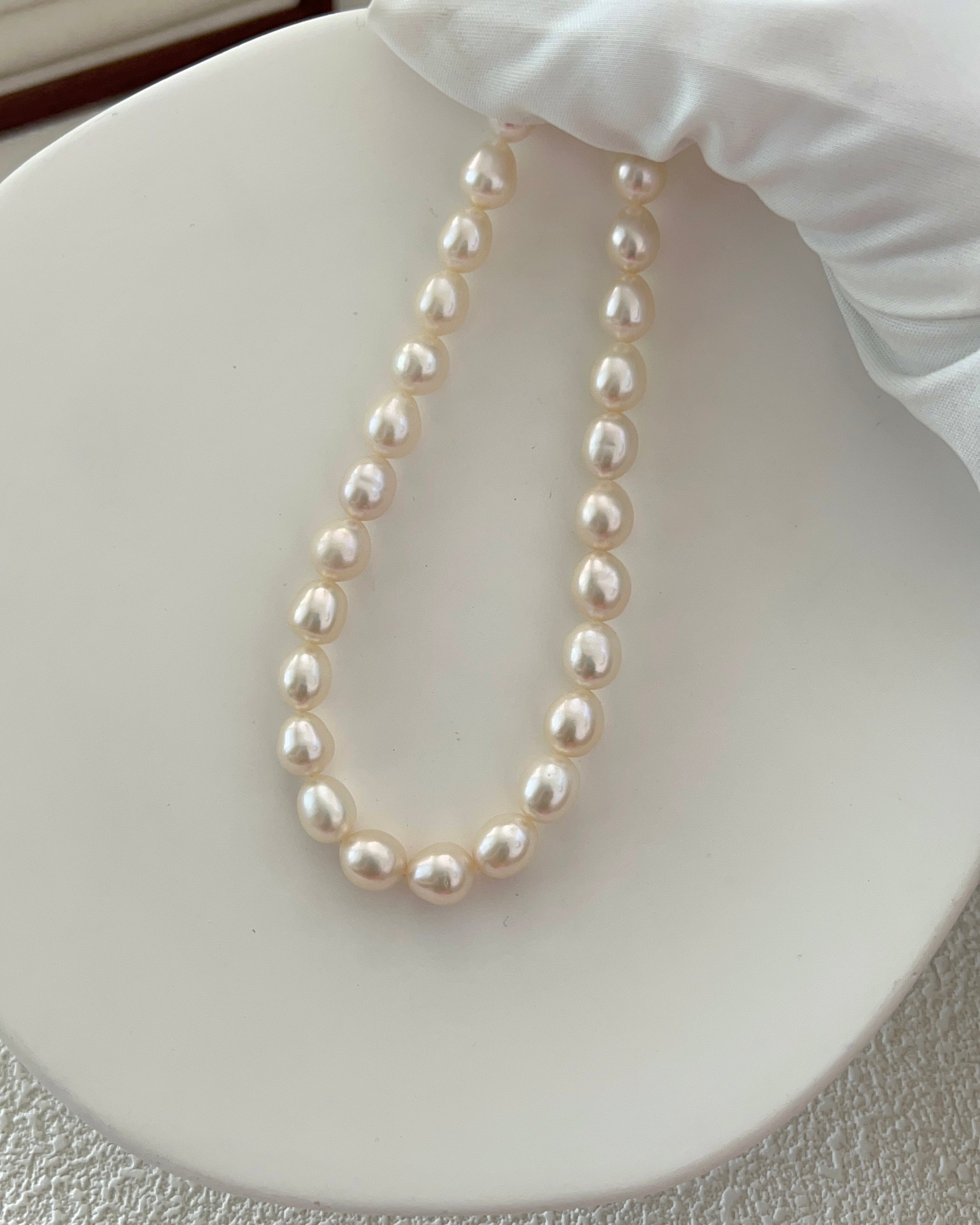 Aura Classic Pearl Necklace