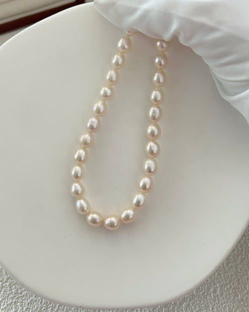 Aura Classic Pearl Necklace